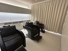 ヘアーズ ギャラリー 堺高島屋店(Ｈａｉｒ’ｓ Ｇａｌｌeｒｙ)の雰囲気（シャンプースペースは心から安らぐ雰囲気でリラックスできます）