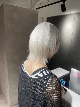 セレーネヘアー オオサカ 心斎橋店(Selene hair OSAKA) ハイレイヤーウルフ×ホワイトカラー