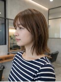 切りっぱなし外ハネミディアムボブ