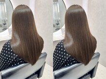 ダメージを最小限に抑えてくれる《ダメージレス縮毛矯正》