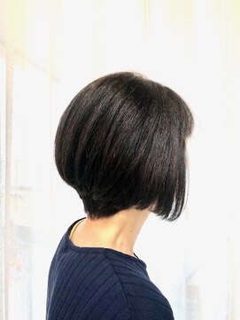 クオリス 上福岡店(QUALIS) 前下がり小顔ショートボブ/丸みショート/艶カラー/30代40代50代