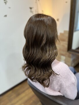 ヘアデザイン ヴォワール(hair & design voir) ベージュ×おすぎ