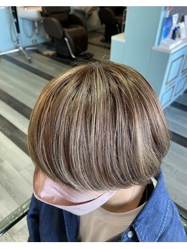 ビューティーサロンオオサキ 脱白髪染め×ハンサムショート