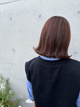 アチーブ ヘア デザイン(achieve hair design) 外ハネ ブラウンカラー小顔ミディアム 暖色系カラー切りっぱなし