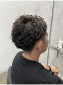 七三で分ける大人パーマ