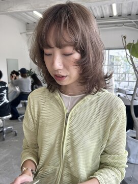 フィル(fil) sheer brown / layer cut