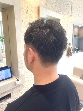 ヴィサージュプラス(VISAGE plus) トップに動き、襟足スッキリ。洗練メンズスタイル