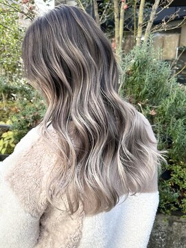 ヌエン 渋谷(NU/EN) 冬の外国人風バレイヤージュ/ダークアッシュ/ホワイトグレージュ