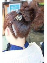 オーバーキャプテンネイキッド(OVER CAPTAIN NAKED) ポイント編み込み*おだんごヘアアレンジ