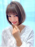 バレイヤージュアッシュカラーツヤ感ノーブル前下がりショート