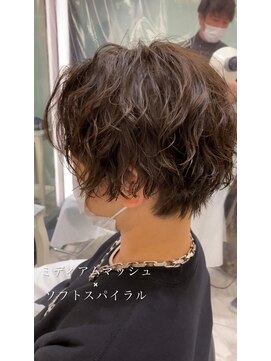 アピッシュ ギンザ(apish ginza) “ミディアムマッシュ×ソフトスパイラル”