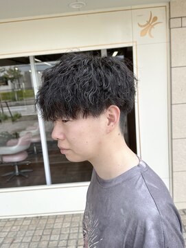 グート ヘアーメイク(gut HAIR MAKE) メンズ 波巻きパーマ 1ヶ月後