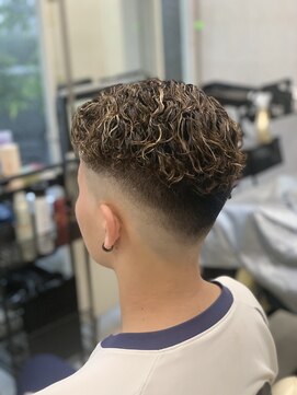 カミング フェード、パーマ