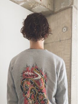 理容ガマの写真/◆人気のメンズパーマ◆ふんわり柔らかい印象のメンズパーマ。髪に優しい薬剤でダメージレスに叶えます。