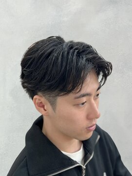 トレドエイト バイ ヘッドライト 横浜店(toledo8 by HEADLIGHT) センターパート×毛流れパーマフェザーパーマブルーブラック