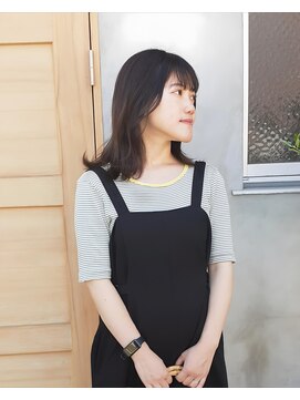 ピーロ(piilo) 軽やかに柔らかいくびれミディアムレイヤー◯