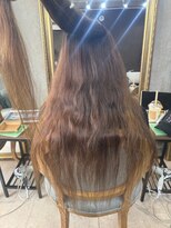 アンフィシュピトロワ(AnFye spi tlow) ダメージ毛も高難易度縮毛矯正でツヤッツヤの艶髪に変身♪