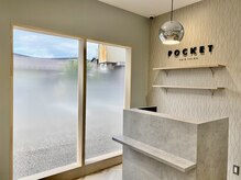 ポケット 郡山安積店(POCKET)の雰囲気（正面の木の扉を開けて、2階へお上がりください[郡山/郡山安積]）