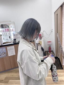 キセイ イオンモール新利府北館店(KISEI) ブリーチでつくるブルージュ×切りっぱなしボブ【10代~30代】