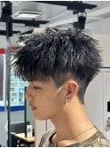 ブルーブラック刈り上げアップバング