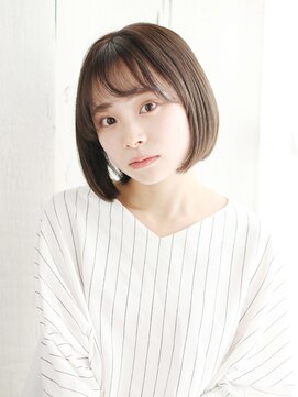 ビアンコドゥーエ(bianco due) ツヤ感ベージュの切りっぱなしボブ