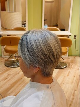 リーグ 宮崎台店(League) グレイヘア×ショートヘア