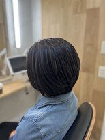 ハサミバイアトリエナガノ 千葉(8sami by atelier nagano)&nbsp;ショートボブ/センターパート/ツヤ髪/グラデーション/イヤリング