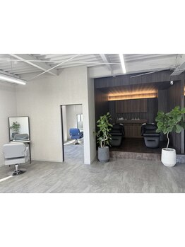 大切な美容timeをゆったり過ごしたい方へ。経験豊富なスタイリストのマンツーマン施術で大満足の仕上がりに