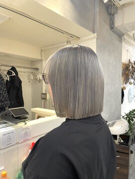 ネオリーブカフ 鶴ヶ峰店(Neolive caff) ホワイトベージュ タッセルボブ ダブルカラー