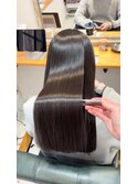 まとまる艶髪ストレート