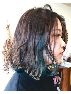 ページボーイ ターコイズブルー×ふんわりボブ