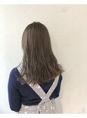 オリーブグレージュ