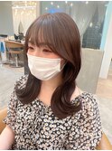 韓国おしゃれ女子ふんわりミディアムウェーブヘアアッシュカラー