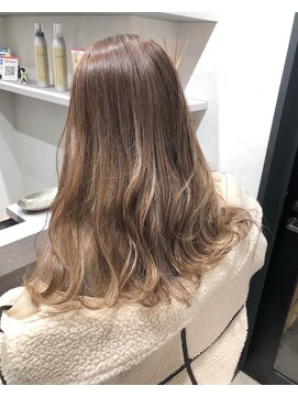 アトリエ(Atelier) バレイヤージュ風ミルクティーベージュ