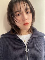 顔まわりレイヤー外ハネミディアムナチュラルウルフレイヤー