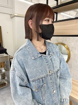 シー(thee) ボブ×ミルクティーベージュのインナーカラー