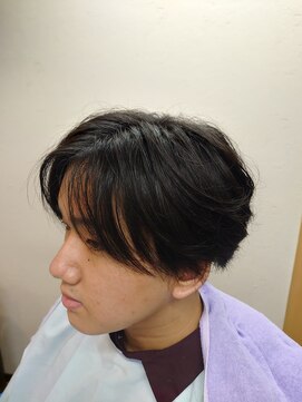 ヴェルデ シンバシ(VERDE SHINBASHI) 小顔補正立体カット 6:4分目 ロック ツーブロ カルマ  フェード