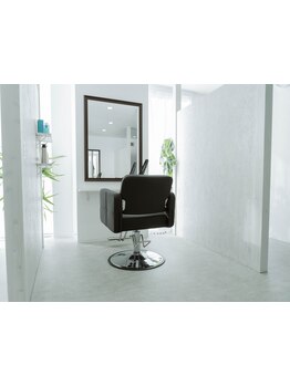 全セット面/半個室◇一人のStylistが始めから最後まで担当するので、落ち着いて施術を受けられます☆