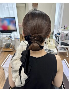 オウン(AUN) タイトシニヨン