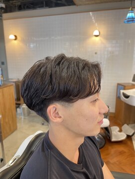 ゼロスバーバー(0's BARBER SHOP) 20代30代◎ワンカールパーマテーパーフェード爽やか