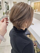 ステアケース ギンザセブン(stair:case ginza7)&nbsp;大人白髪ぼかしハイライトグレージュ前下がりショートボブ