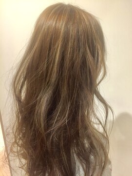 サヴォイ 本厚木店(SAVOY) ハイ透明感カラー、ハイライトをたっぷり添えて【SAVOY本厚木】