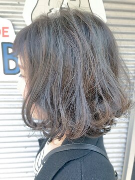 ワンバイワン(ONE BY ONE) ダブルカラーホイルワークアッシュグレーカジュアルボブ