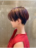 オレンジとブラックのハンサムショート