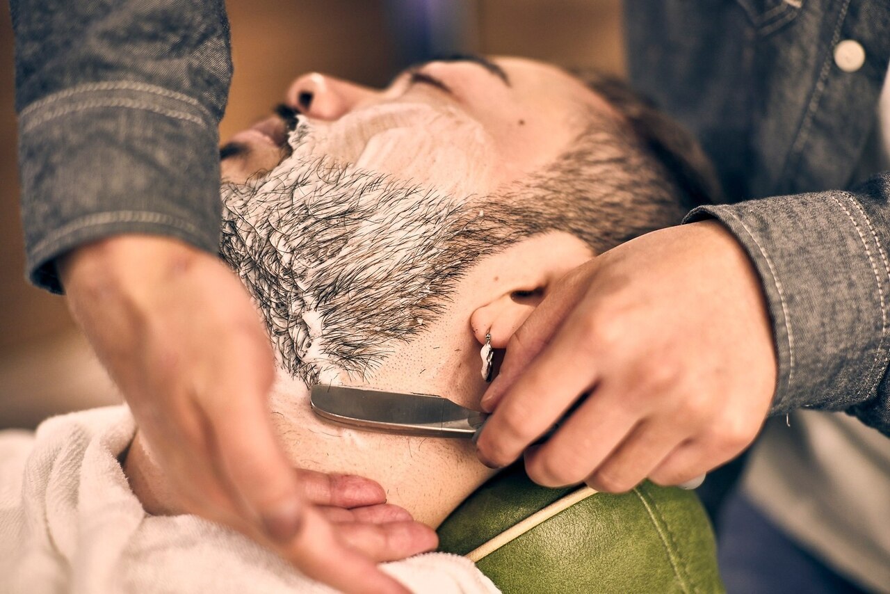 《お顔ツルツル》カット+シェービング 6,500円→6,000円(税込)