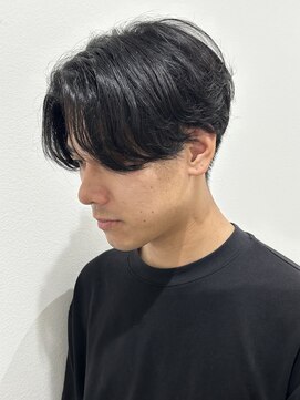 ヒュイル バイ ニアウ(Hwyl by Niau) メンズマッシュセンターパートスパイラルパーマニュアンスパーマ