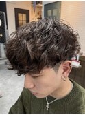 スペインカール×前下がりカット