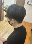 ショート、刈り上げ女子、ブルー、ハイライトカラー