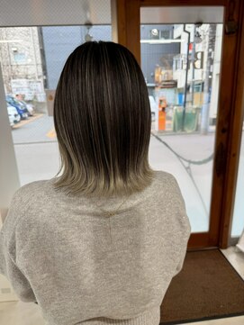 ブリッツ レボ(BLITZ-REVO) 着物ヘア/ダークアッシュ/ミディアムレイヤーカット/柏駅