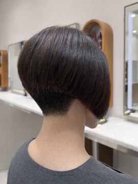 ピークアブー アヴェダ ギンザシックス(PEEK-A-BOO AVEDA GINZASIX) 前下がりショート